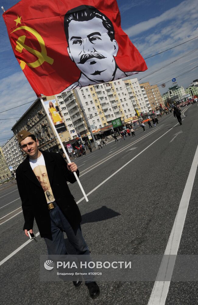 Первомайские шествие и митинг КПРФ в Москве