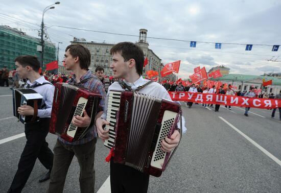 Первомайские шествие и митинг КПРФ в Москве