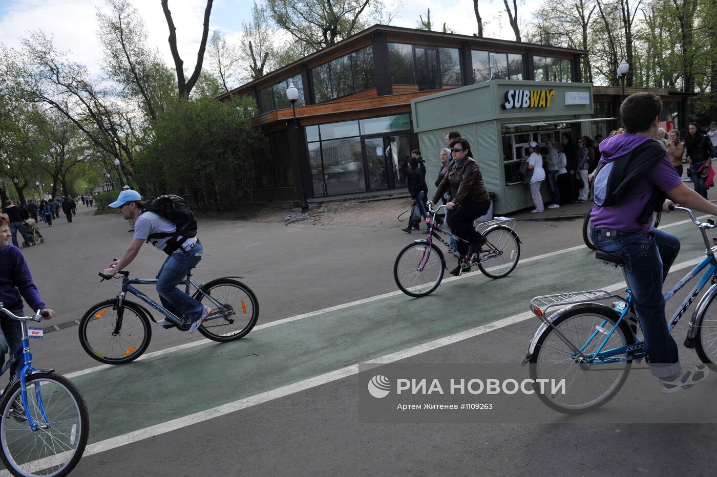 Отдых горожан в Парке Горького