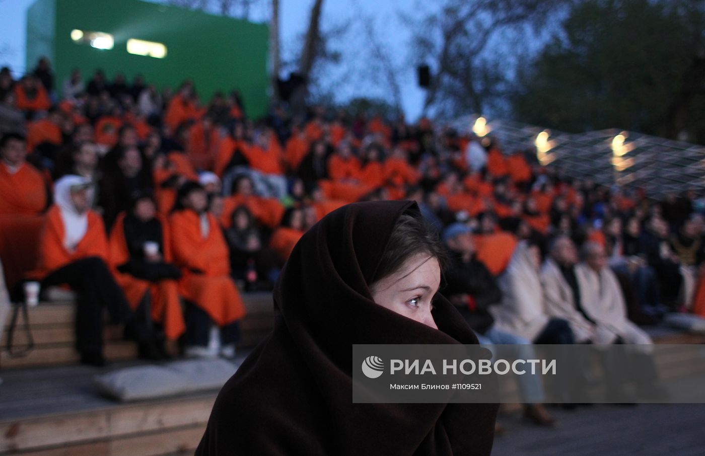 Зрители в кинотеатре "Пионер" в Парке Горького