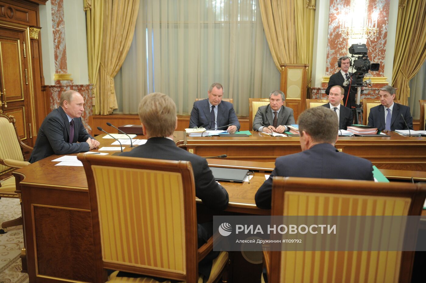 Владимир Путин провел заседание правительства РФ