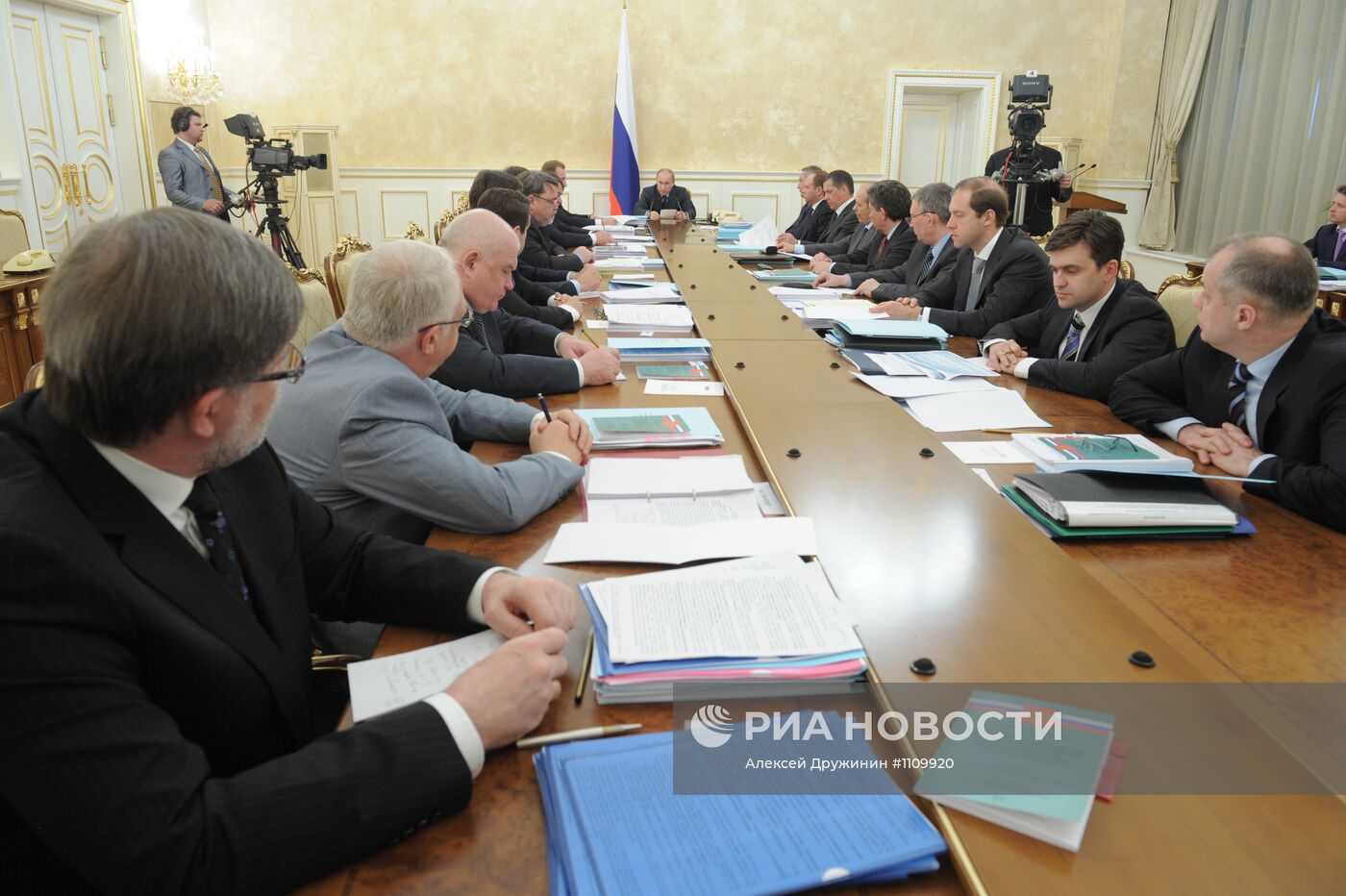 Владимир Путин провел заседание правительства РФ