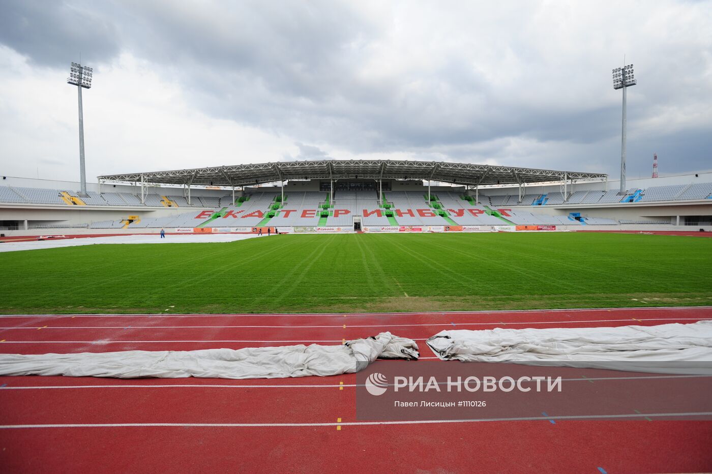 Подготовка стадиона к финальному матчу Кубка России по футболу
