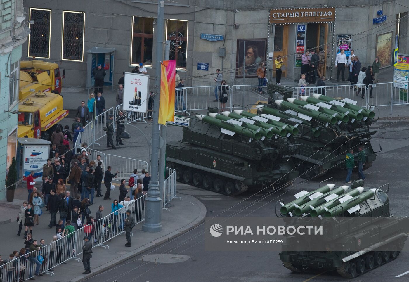 Военная техника на Тверской улице