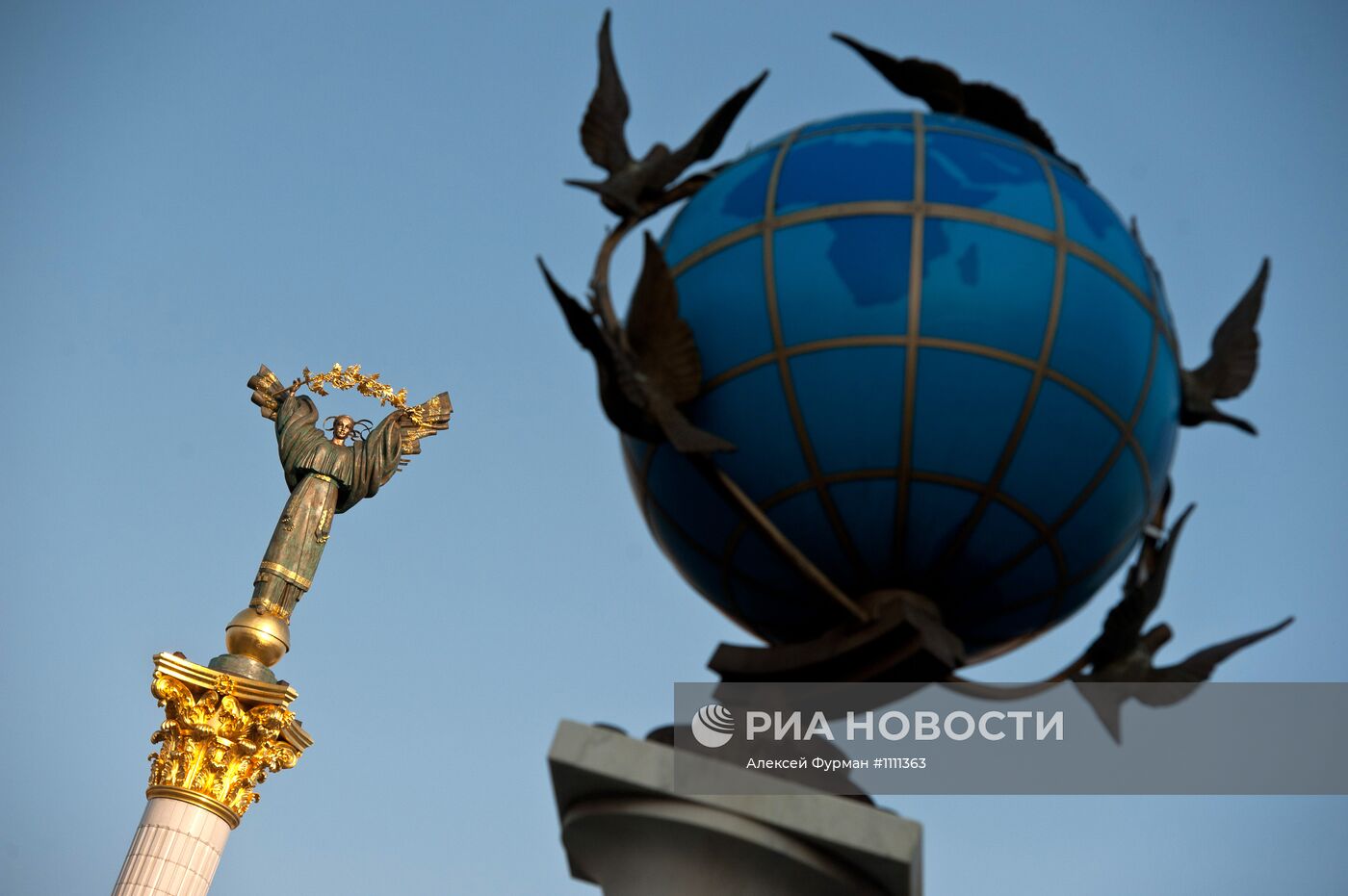 Стелла Независимости на площади Независимости в Киеве