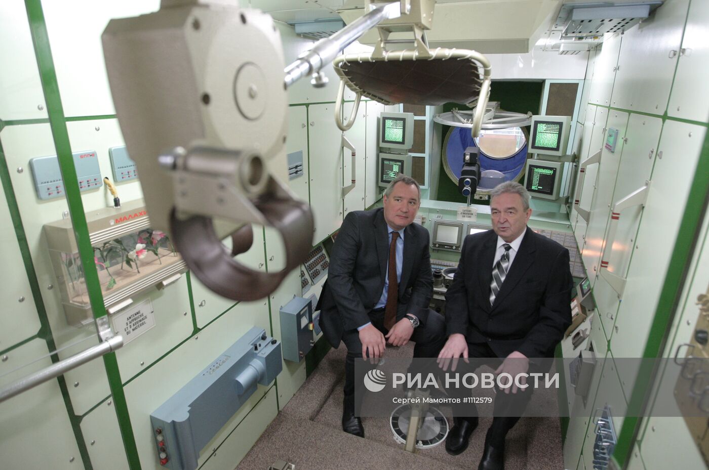 Вице-премьер РФ Д.Рогозин посещает ГКНПЦ им. Хруничева