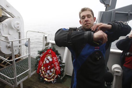 Церемония увековечения памяти экипажа подлодки П-1 "Правда"