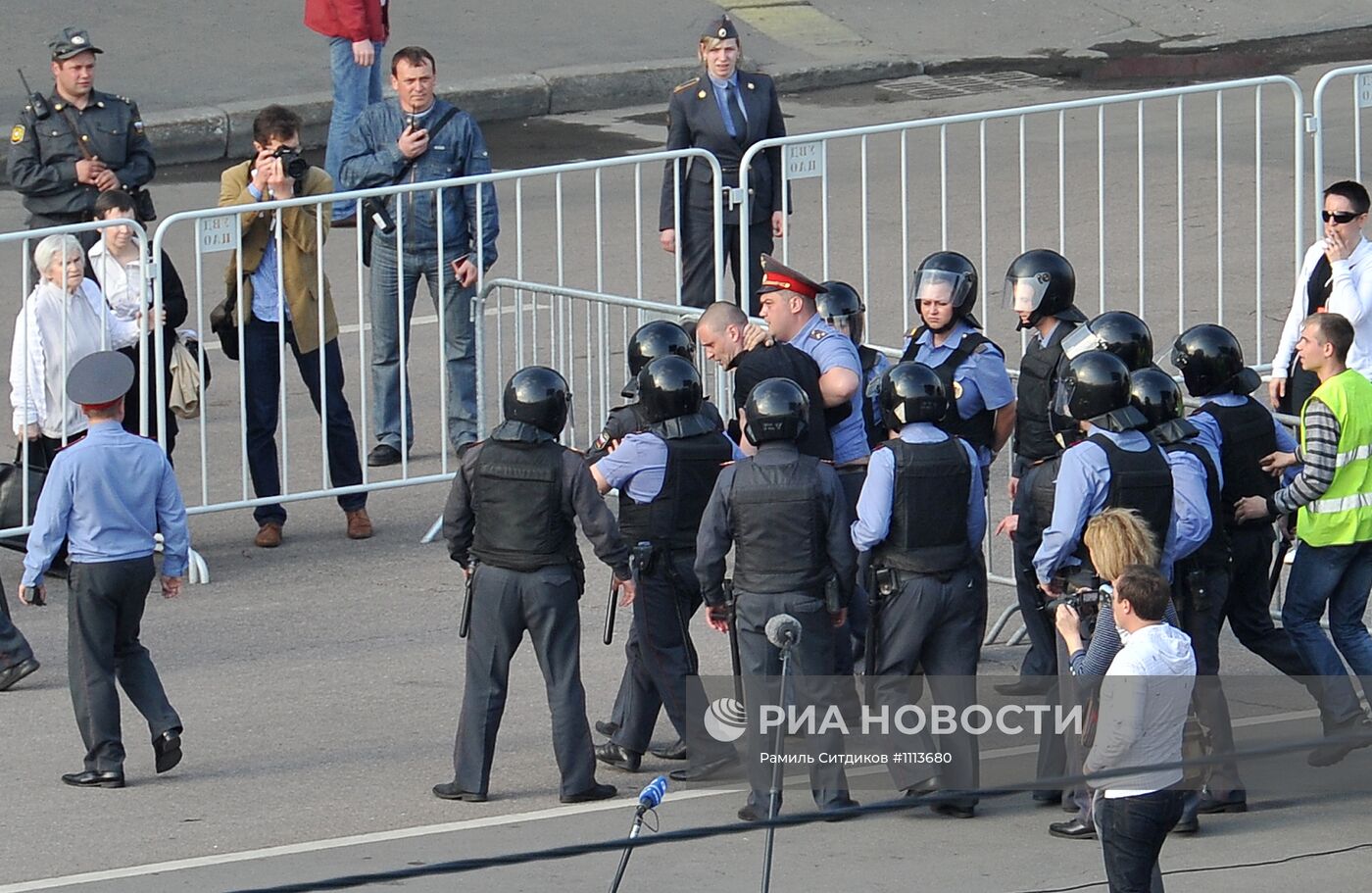 Задержания участников митинга "Марш миллионов" в Москве