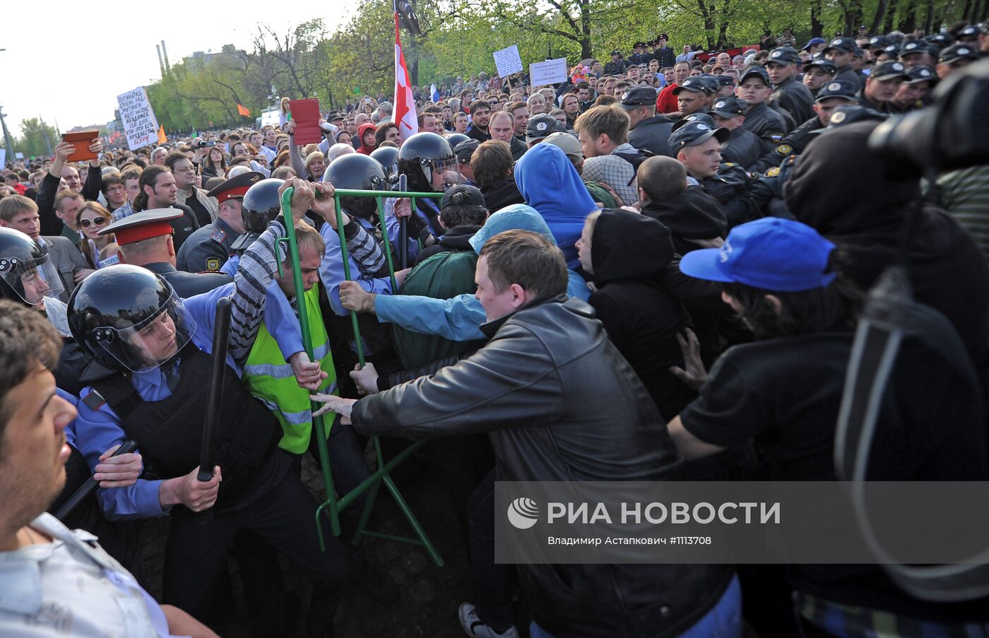 Задержания участников митинга "Марш миллионов" в Москве