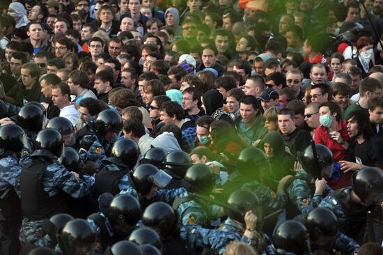 Задержания участников митинга "Марш миллионов" в Москве