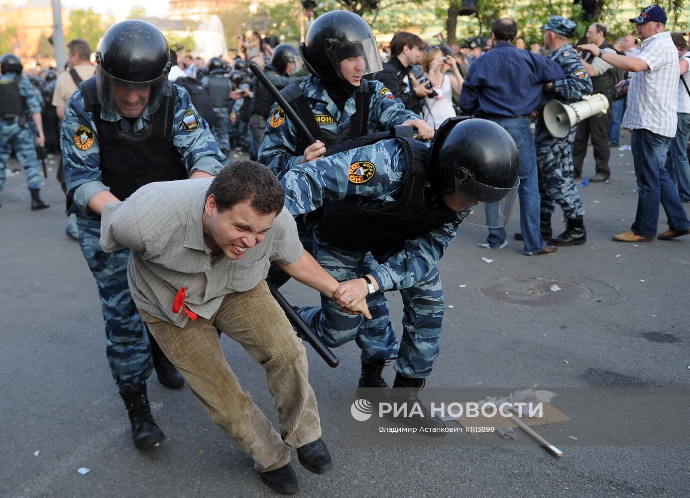 Задержания участников митинга "Марш миллионов" в Москве