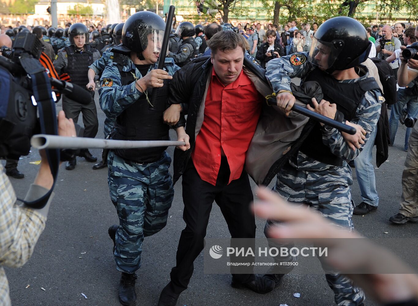 Задержания участников митинга "Марш миллионов" в Москве
