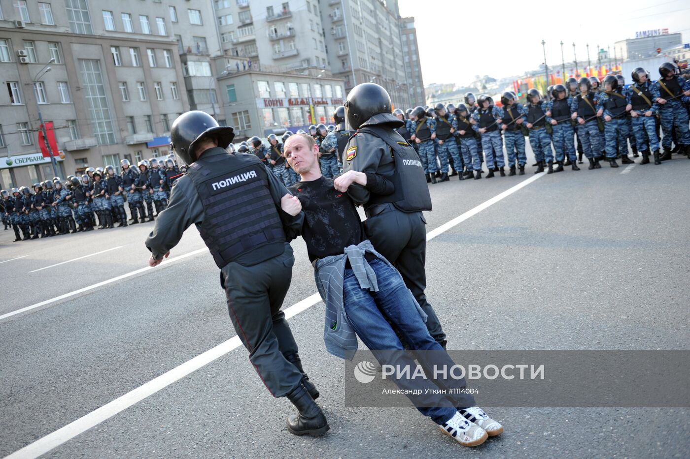 Задержания участников митинга "Марш миллионов" в Москве