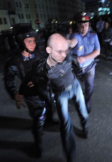 Сторонники оппозиции собрались у ОВД "Якиманка"