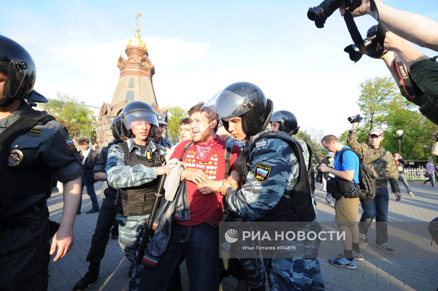 Акция протеста оппозиции у станции метро "Китай-город" в Москве