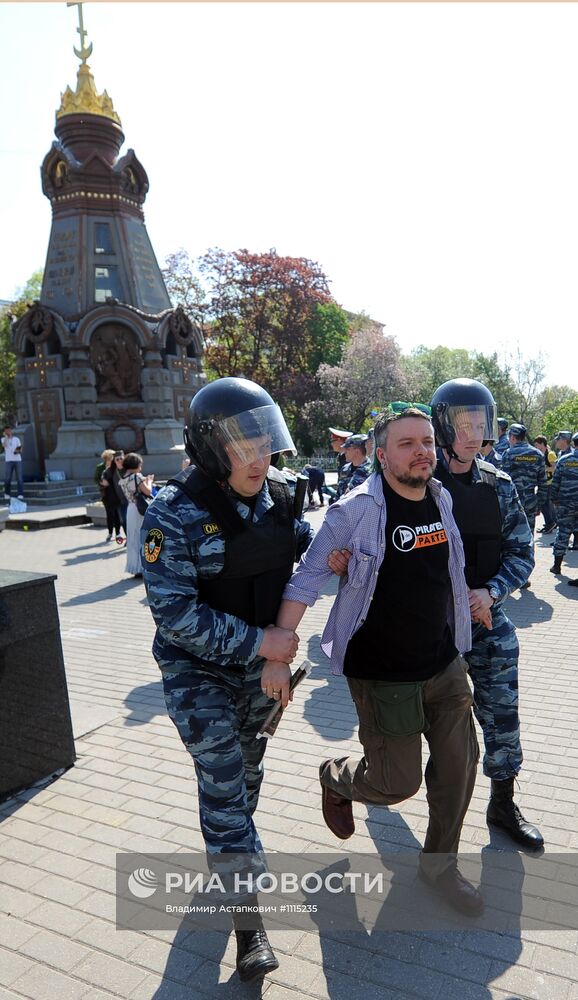 Задержания участников акции оппозиции у метро "Китай-город"