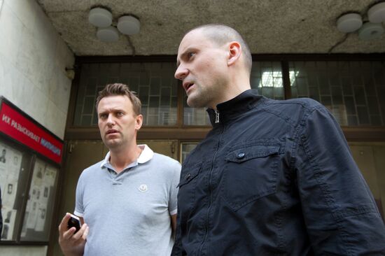 Оппозиционеры Навальный и Удальцов отпущены из ОВД "Басманное"