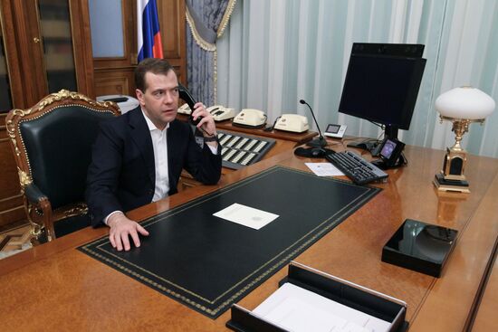 Д.Медведев в рабочем кабинете в Доме правительства РФ