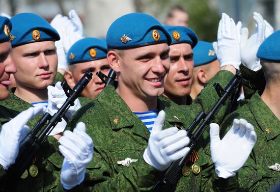 Военный парад, посвященный 67-летию Победы в ВОВ в регионах