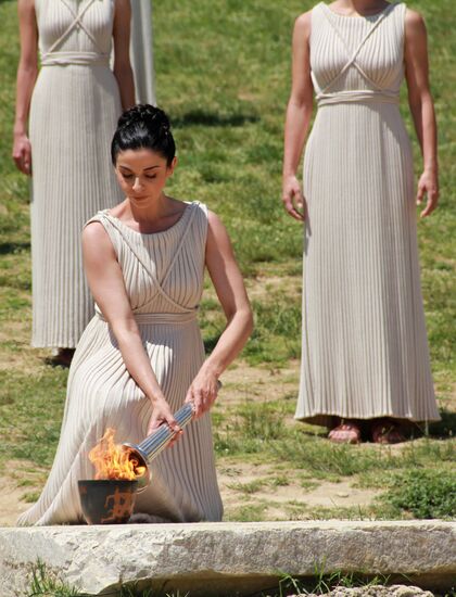 Репетиция зажжения олимпийского огня лондонских игр в Греции