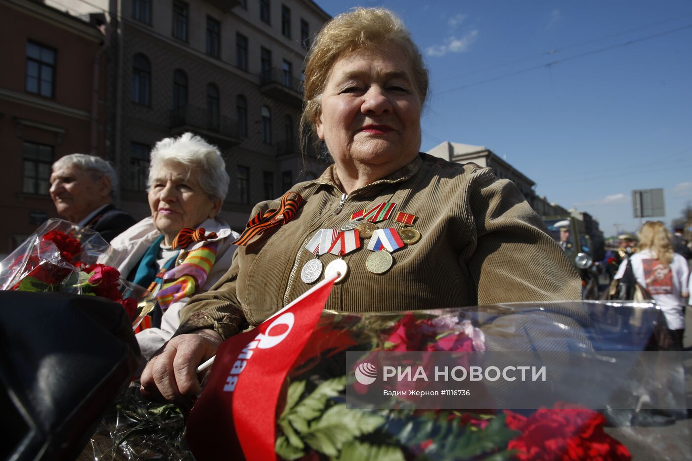 Шествие ветеранов ВОВ по Невскому проспекту