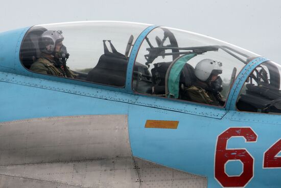 Учебно-тренировочные полеты истребителей СУ-27