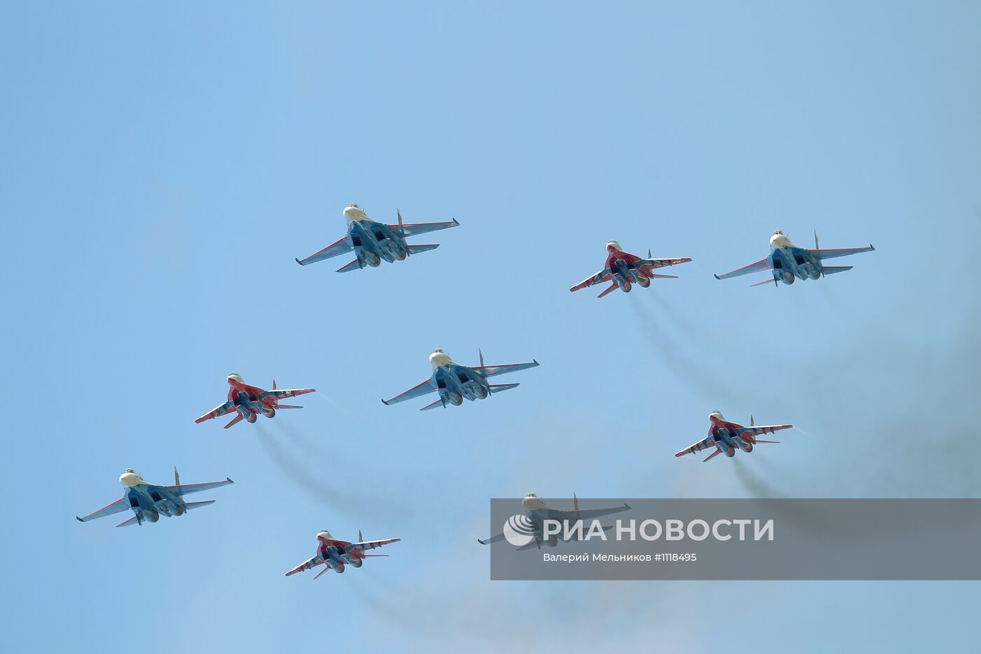 Полеты авиационных групп "Стрижи" и "Русские Витязи"