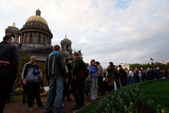 Лагерь протестующих на Исаакиевской площади в Санкт-Петербурге