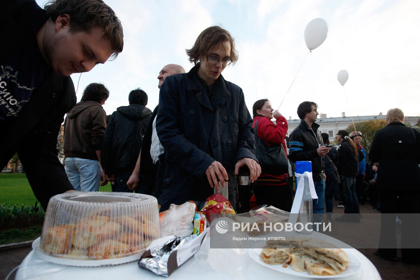 Лагерь протестующих на Исаакиевской площади в Санкт-Петербурге
