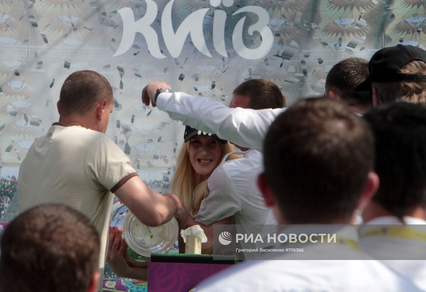 Акция FEMEN в Киеве
