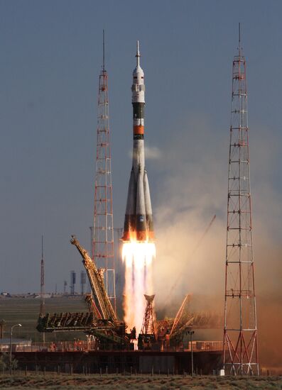 Запуск ракеты "Союз-ФГ" с пилотируемым КК "Союз ТМА-04М"