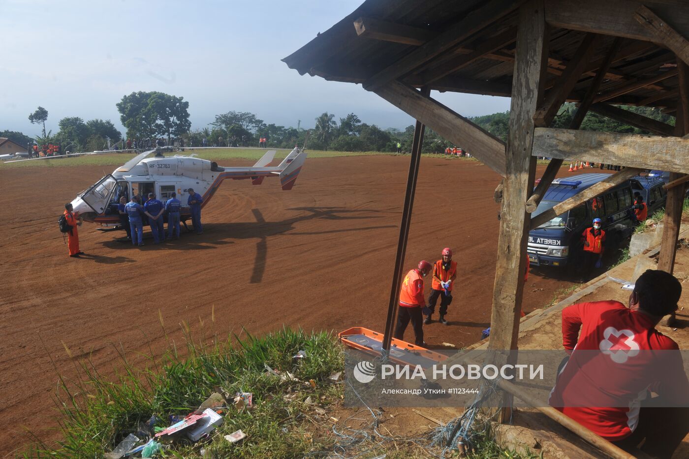Поисковая операция на месте крушения лайнера Sukhoi SuperJet-100