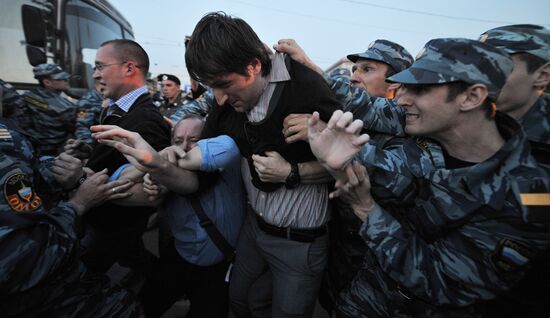 Задержания участников сбора оппозиции на "Баррикадной"