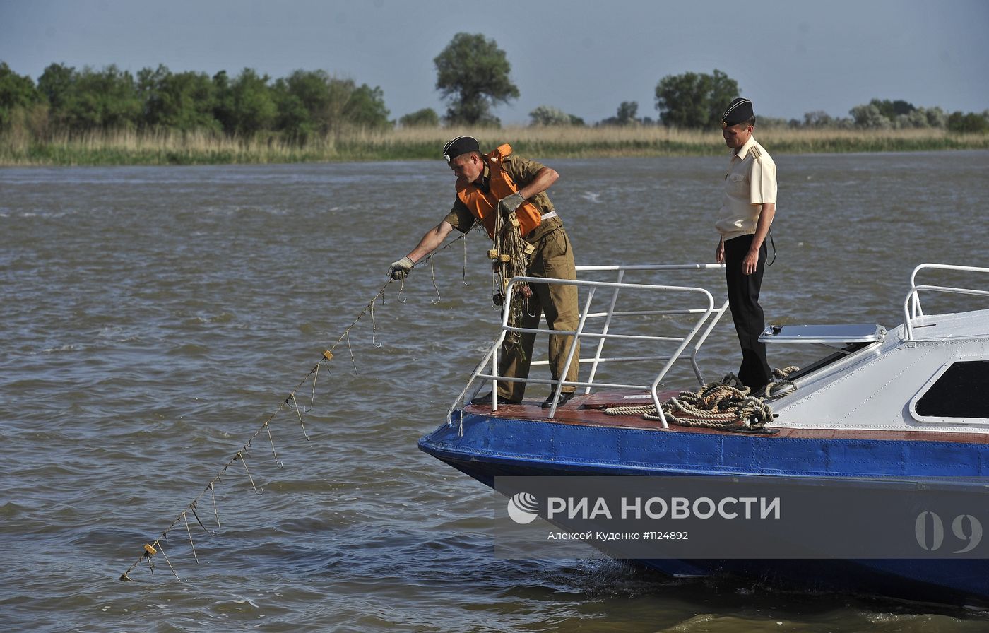 Борьба с браконьерством осетровых в Каспийском море