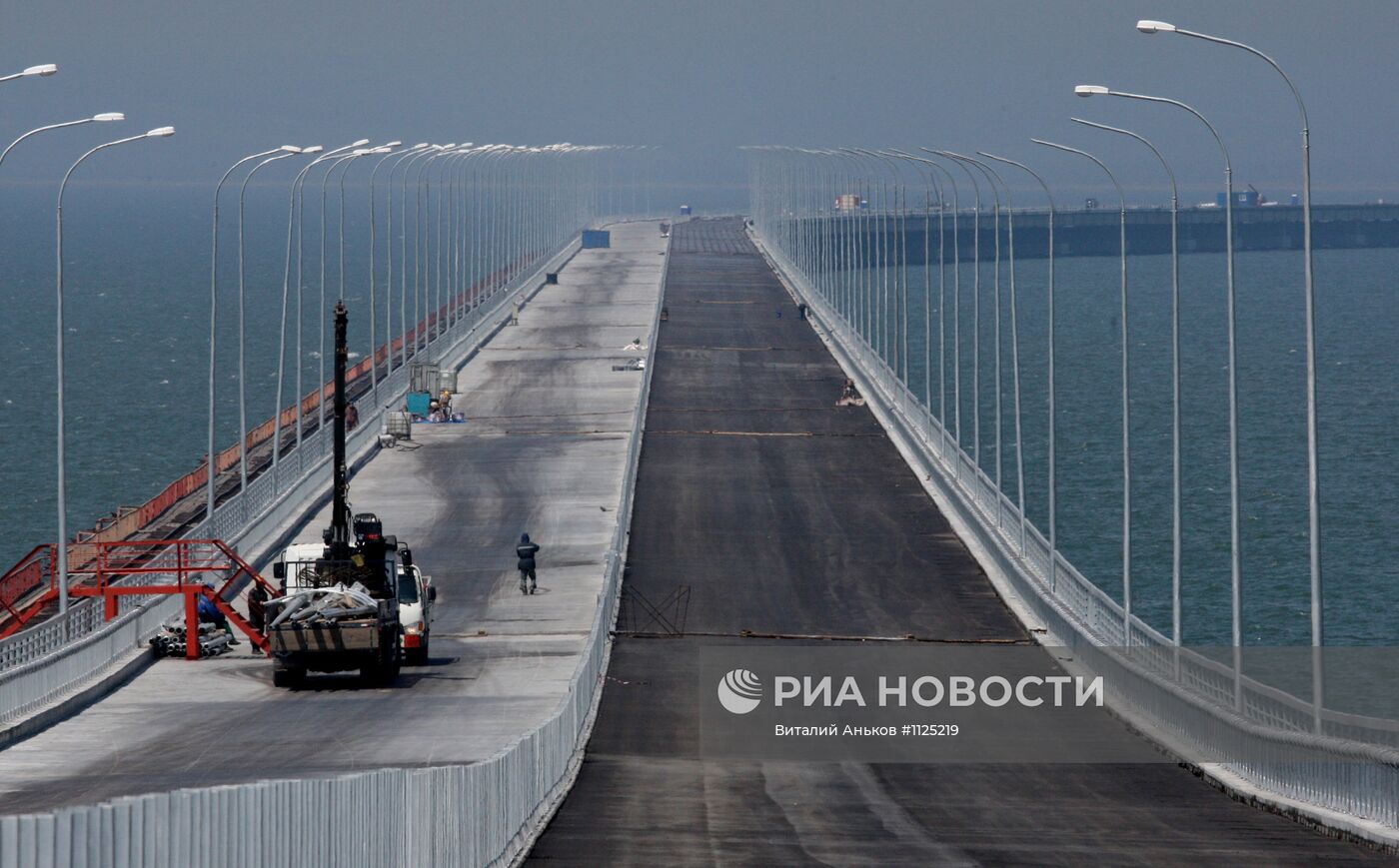 Строительство эстакадного моста "Полуостров Де-Фриз - Седанка"