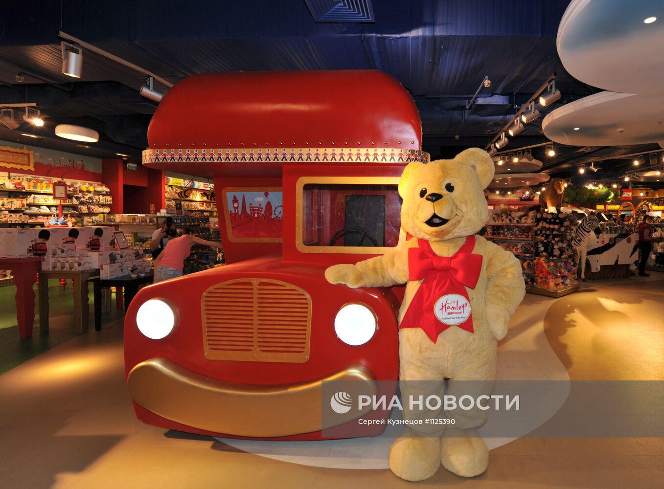 Открытие магазина игрушек Hamleys в Москве