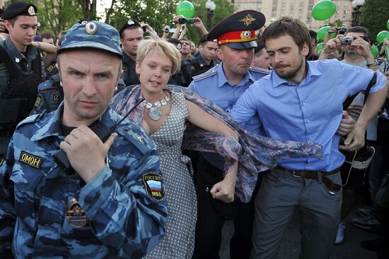 Задержания участников акции оппозиции у метро "Баррикадная"