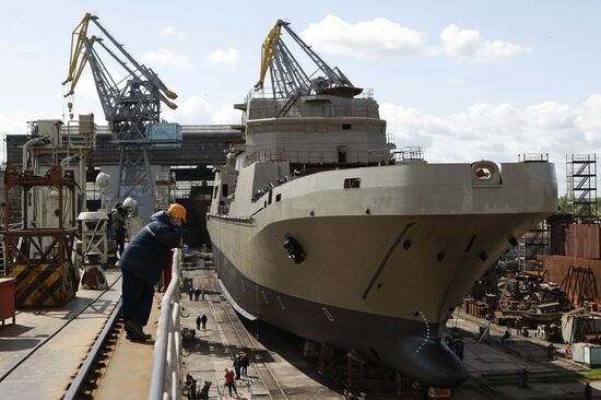 Корабль "Иван Грен" на судостроительном заводе "Янтарь"