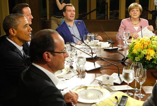 Д. Медведев на саммите G8