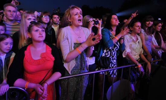 Выступление группы Grisha Urgant в парке им. Горького