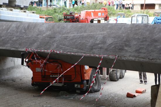 Обрушение строящегося железнодорожного моста в Сочи