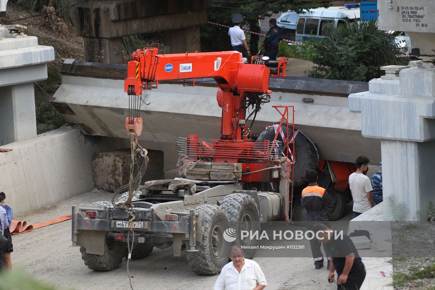 Обрушение строящегося железнодорожного моста в Сочи