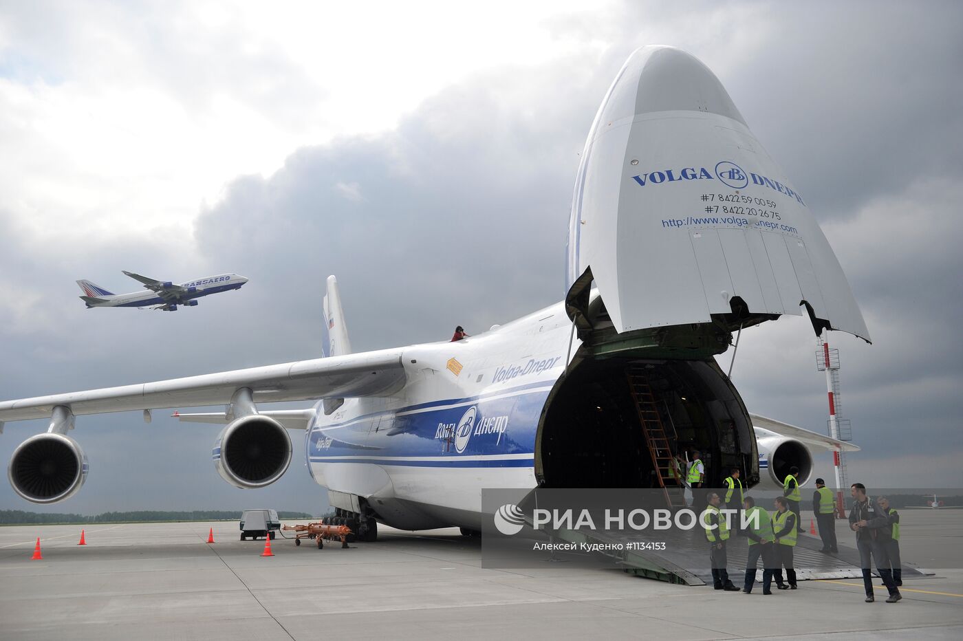 Презентация самолетов компаний "Волга-Днепр" и AirBridgeCargо