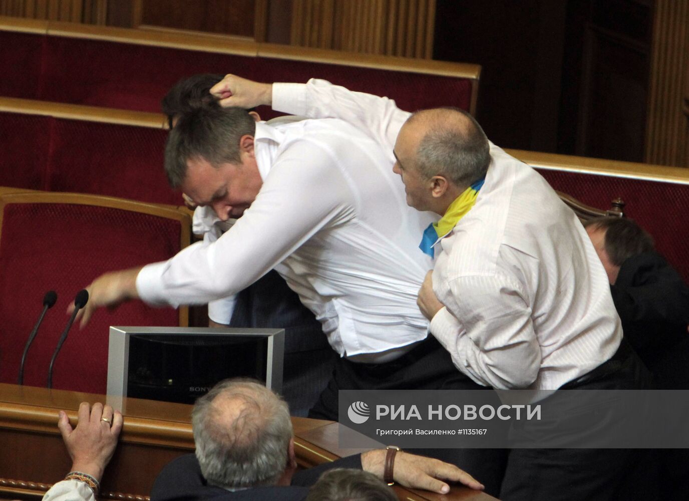 Драка в Верховной Раде в Киеве