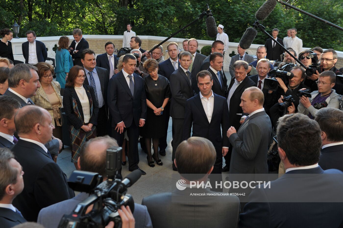 В. Путин и Д. Медведев провели неформальную встречу в Барвихе