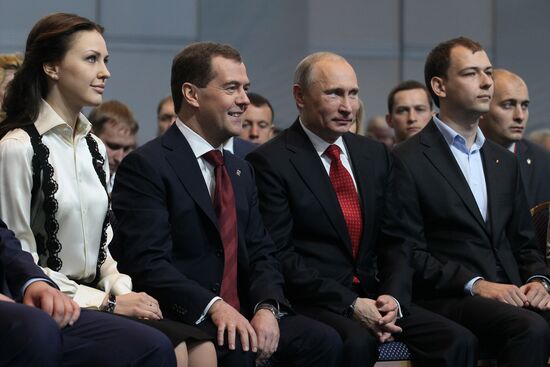 В.Путин и Д.Медведев на XIII Съезде "Единой России"