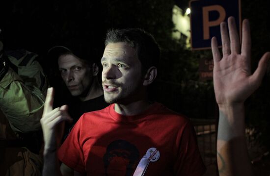 Оппозиционер Илья Яшин выпущен из спецприемника в Москве