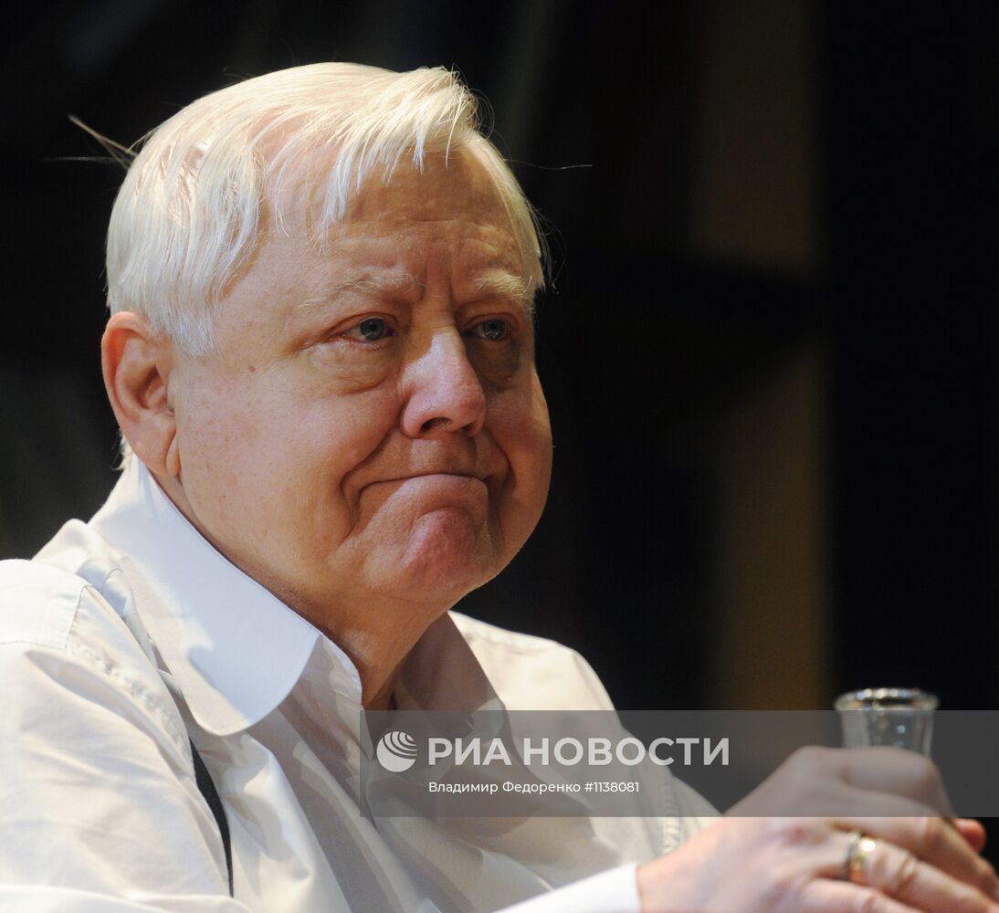Премьера спектакля "Год, когда я не родился" в Москве
