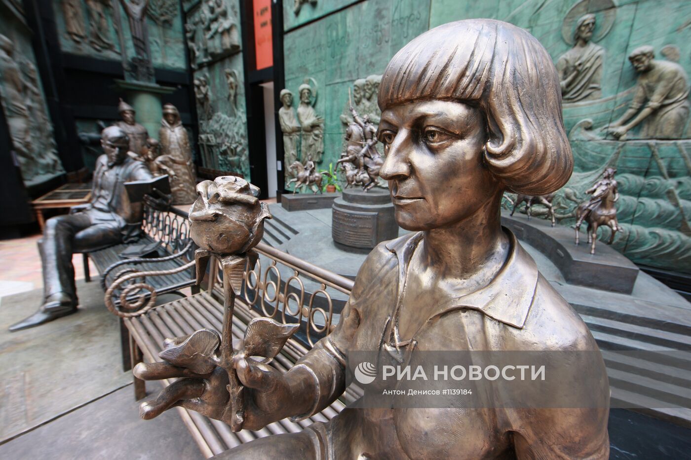 Зураб Церетели представил в Москве памятник Марине Цветаевой