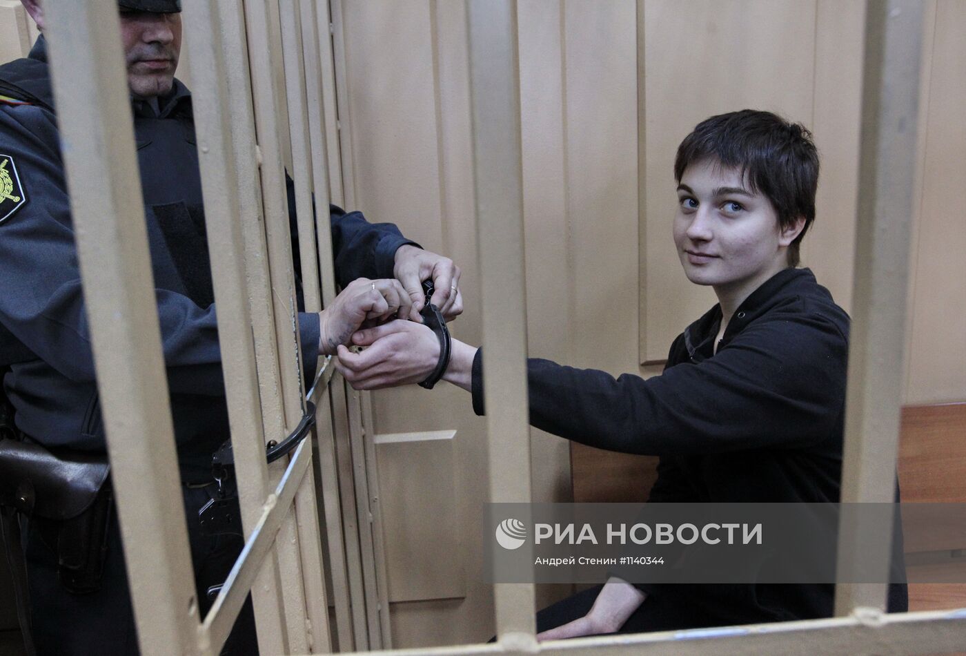 Активистка оппозиции А.Духанина в Басманном районном суде Москвы